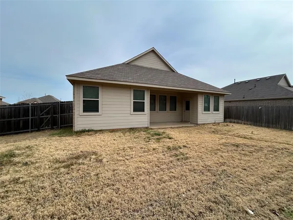 $1,995 | 213 Post Oak Street, Azle, TX 76020