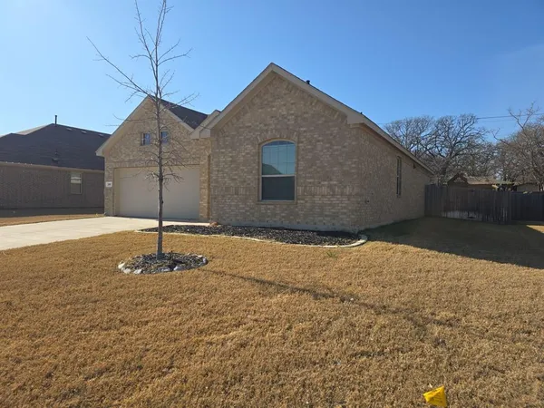 $1,995 | 213 Post Oak Street, Azle, TX 76020