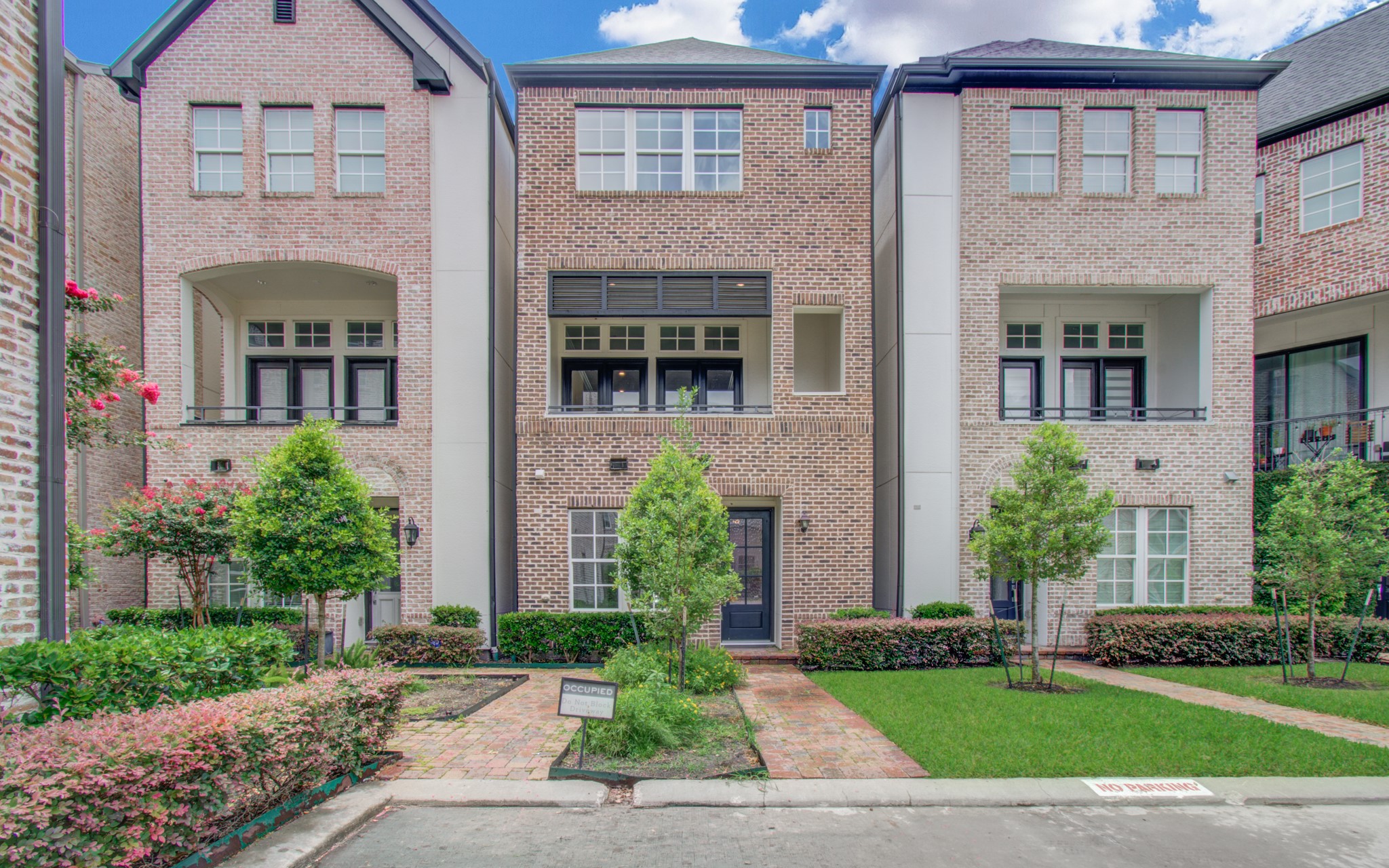 9532 London Bridge Station Houston, TX 77045 - Photo 4 of 43 Front Exterior