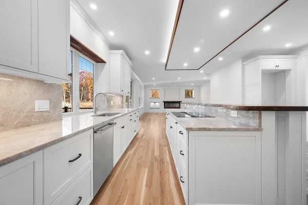 $2,250,000 | 1 Emerald Drive, Hopkinton, MA 01748