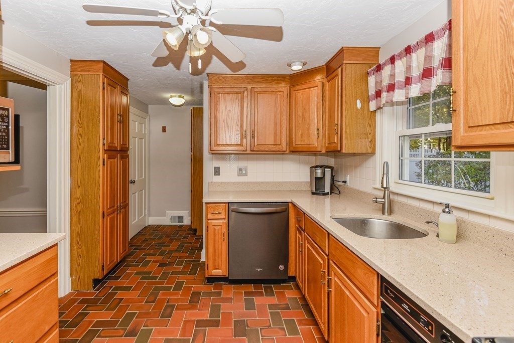 29 Shiretown Road Dedham, MA 02026 - Photo 12 of 37 Gallery Image 12