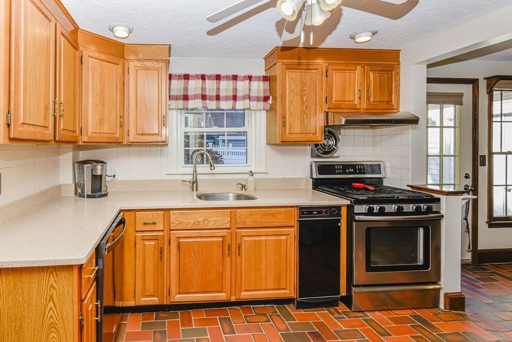29 Shiretown Road Dedham, MA 02026 - Photo 13 of 37 Gallery Image 13