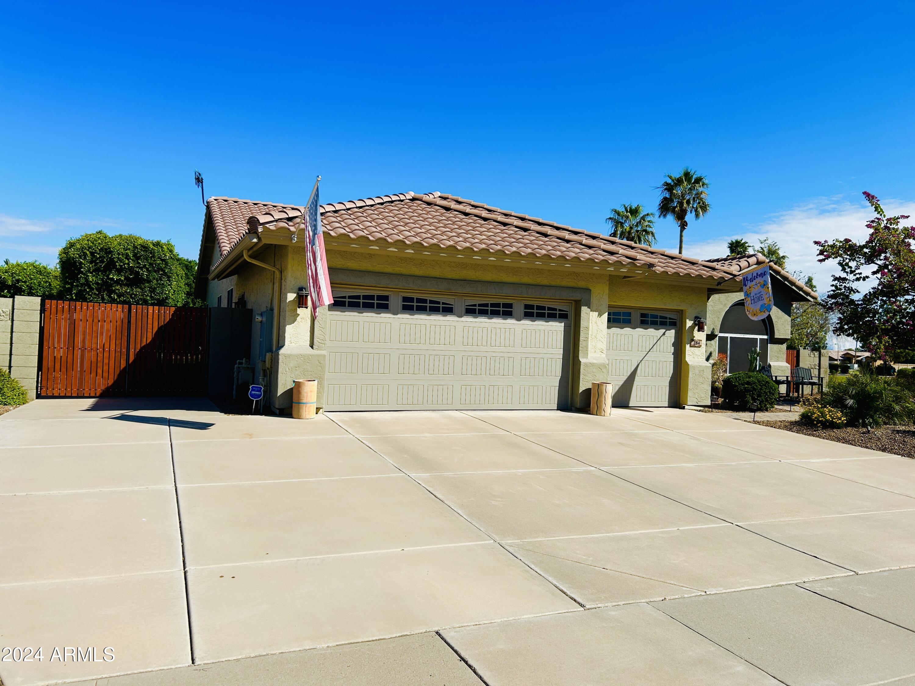 284 West Del Rio Street Gilbert, AZ 85233 - Photo 3 of 10 3 Car Garage with RV Gate