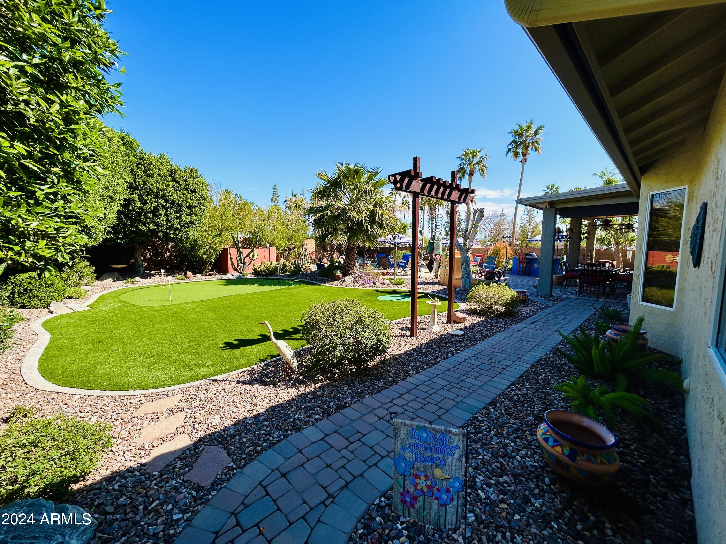 284 West Del Rio Street Gilbert, AZ 85233 - Photo 6 of 10 Amazing Backyard