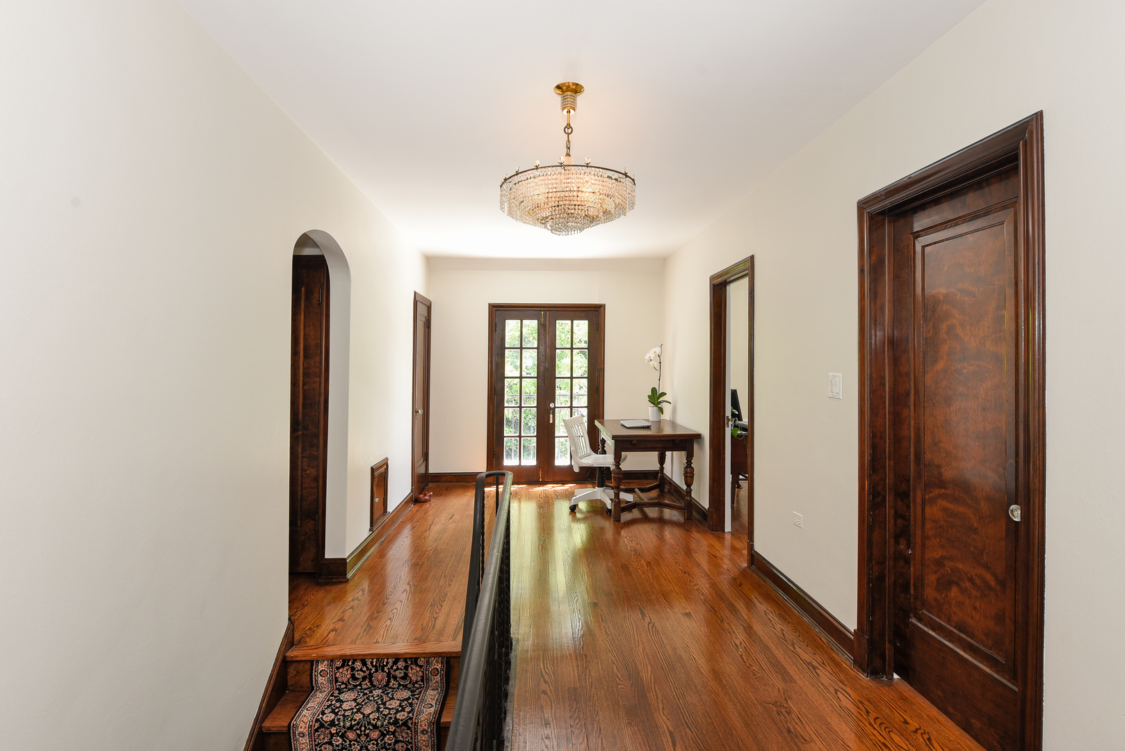 411 Ridge Road Kenilworth, IL 60043 - Photo 20 of 35 a view of a hallway with wooden floor and furniture