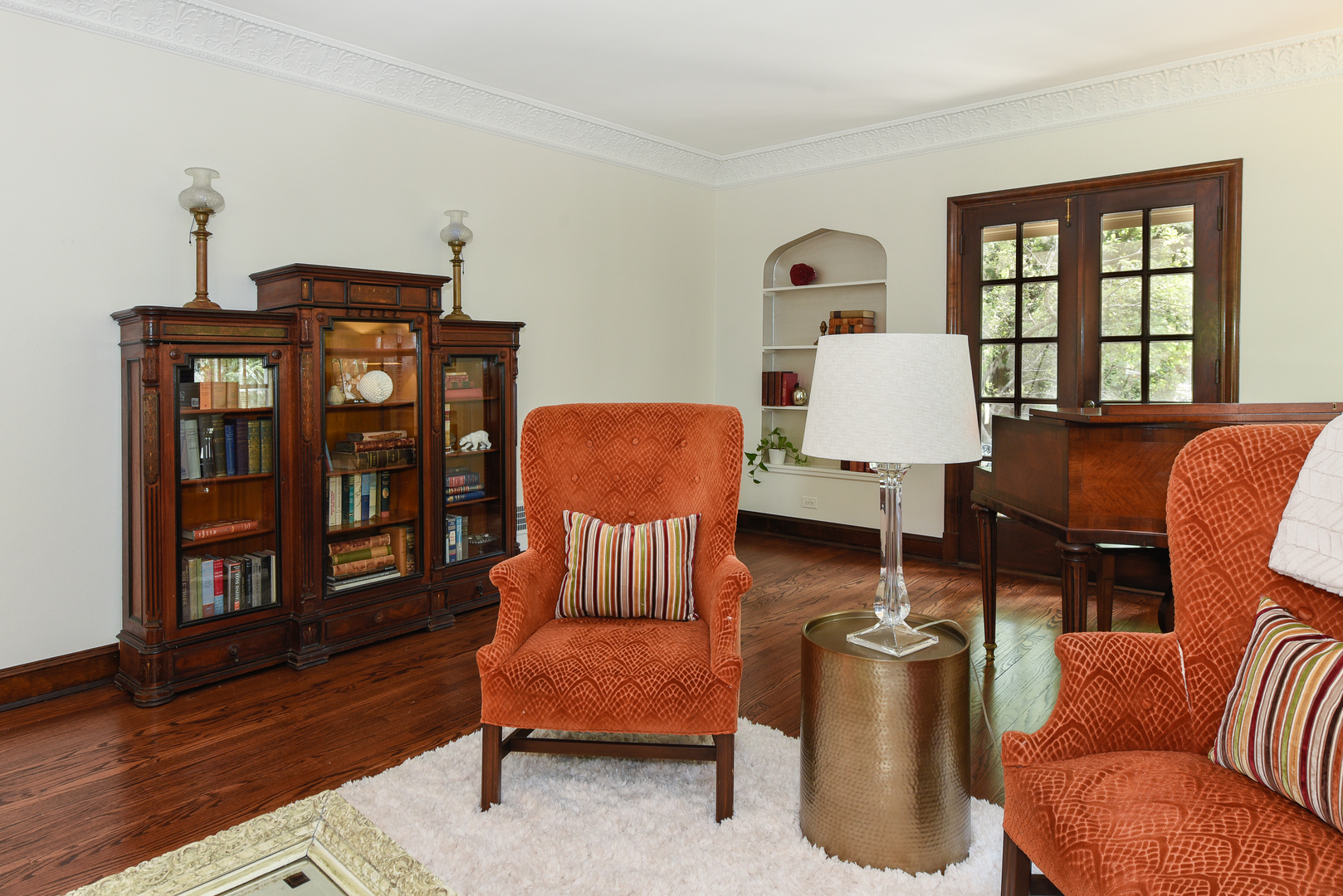 411 Ridge Road Kenilworth, IL 60043 - Photo 5 of 35 a living room with furniture and wooden floor