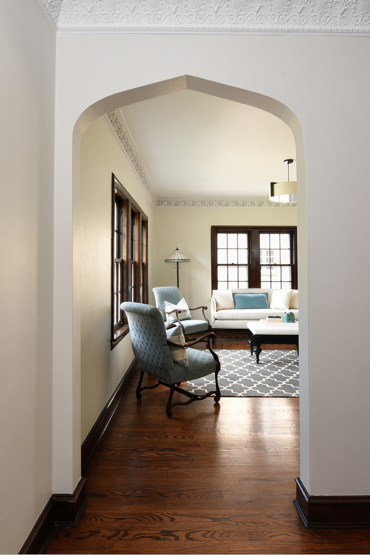 411 Ridge Road Kenilworth, IL 60043 - Photo 9 of 35 a living room with furniture and a wooden floor