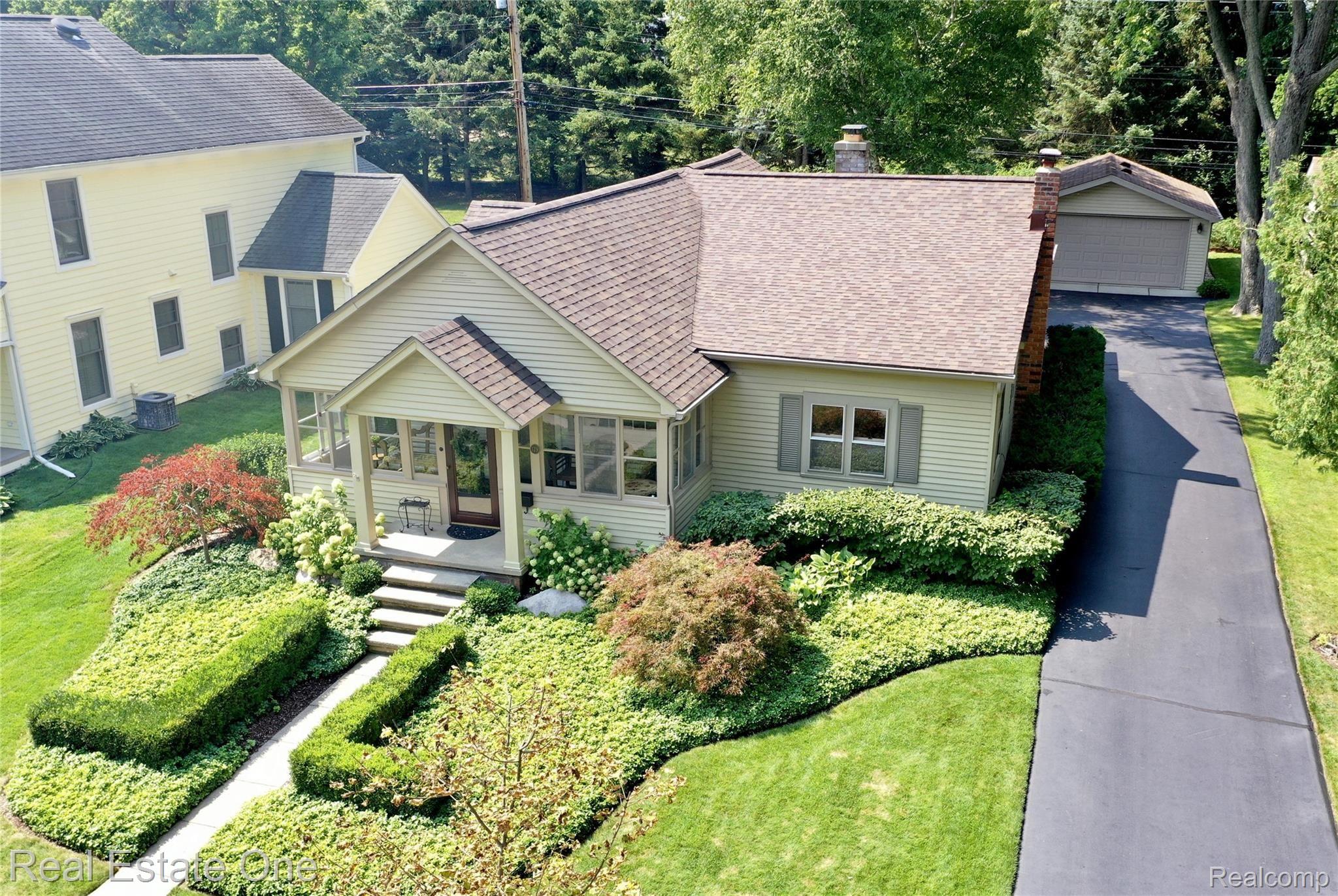 129 North Holcomb Road Clarkston, MI 48346 - Photo 3 of 33 3.jpg