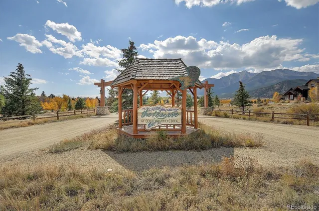 a view of street with view of building