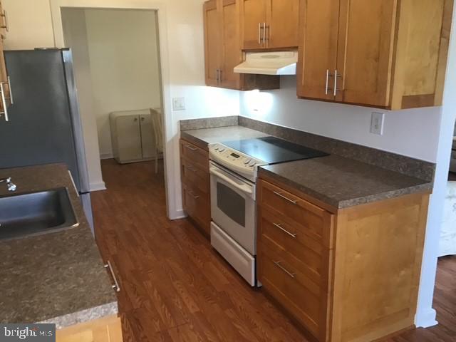 15311 Pine Orchard Drive, Unit 871H Silver Spring, MD 20906 - Photo 7 of 21 Kitchen