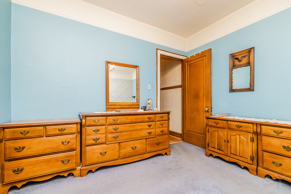 2933 Maple Avenue Berwyn, IL 60402 - Photo 19 of 49 a view of room with cabinet