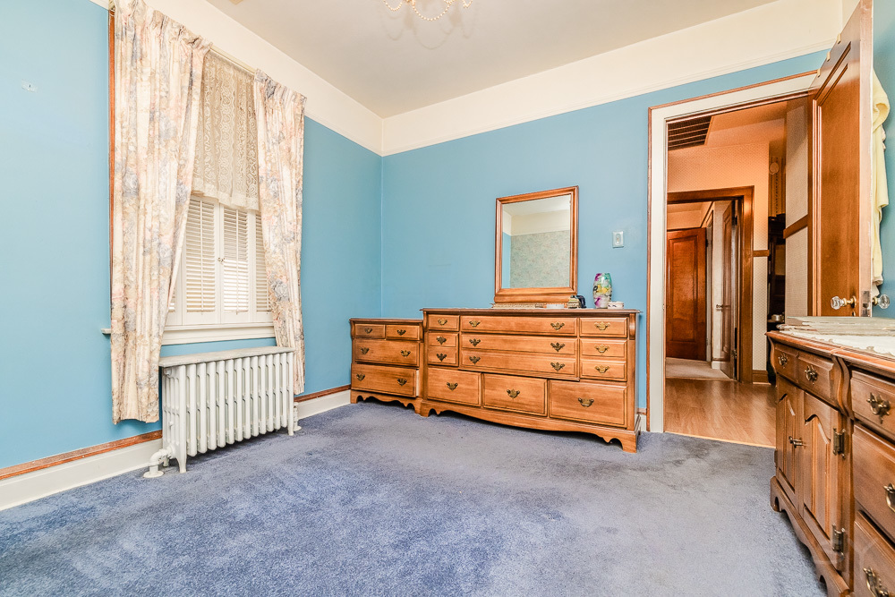 2933 Maple Avenue Berwyn, IL 60402 - Photo 20 of 49 an empty room with a window and dresser
