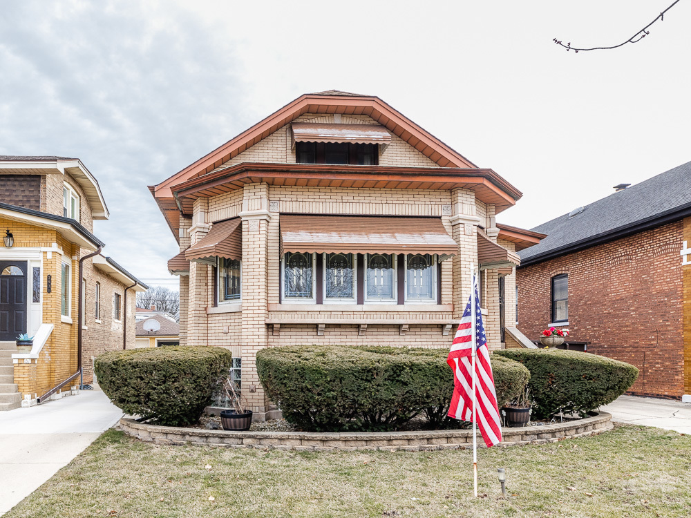 2933 Maple Avenue Berwyn, IL 60402 - Photo 2 of 49 a front view of a house with garden