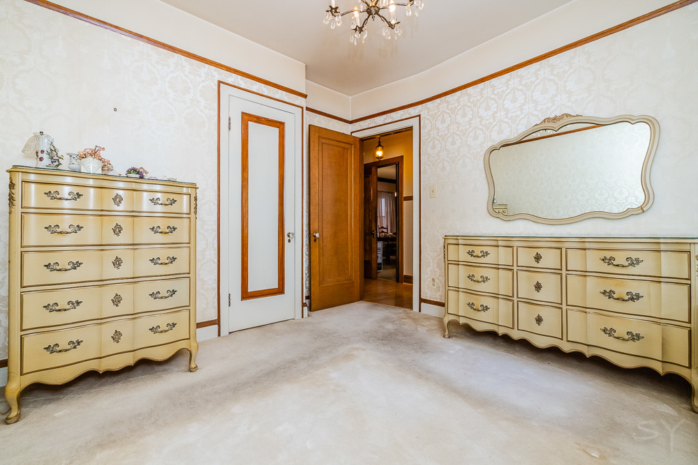 2933 Maple Avenue Berwyn, IL 60402 - Photo 22 of 49 a view of livingroom with furniture