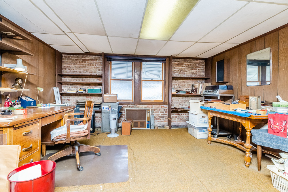 2933 Maple Avenue Berwyn, IL 60402 - Photo 35 of 49 a workspace with furniture