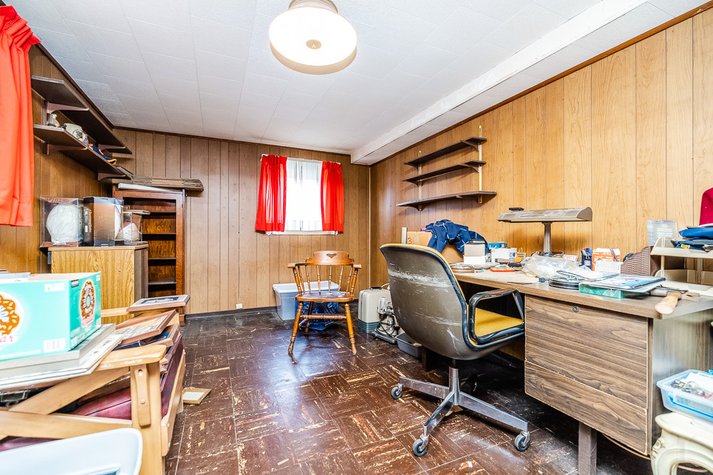 2933 Maple Avenue Berwyn, IL 60402 - Photo 37 of 49 a work place with table and chairs