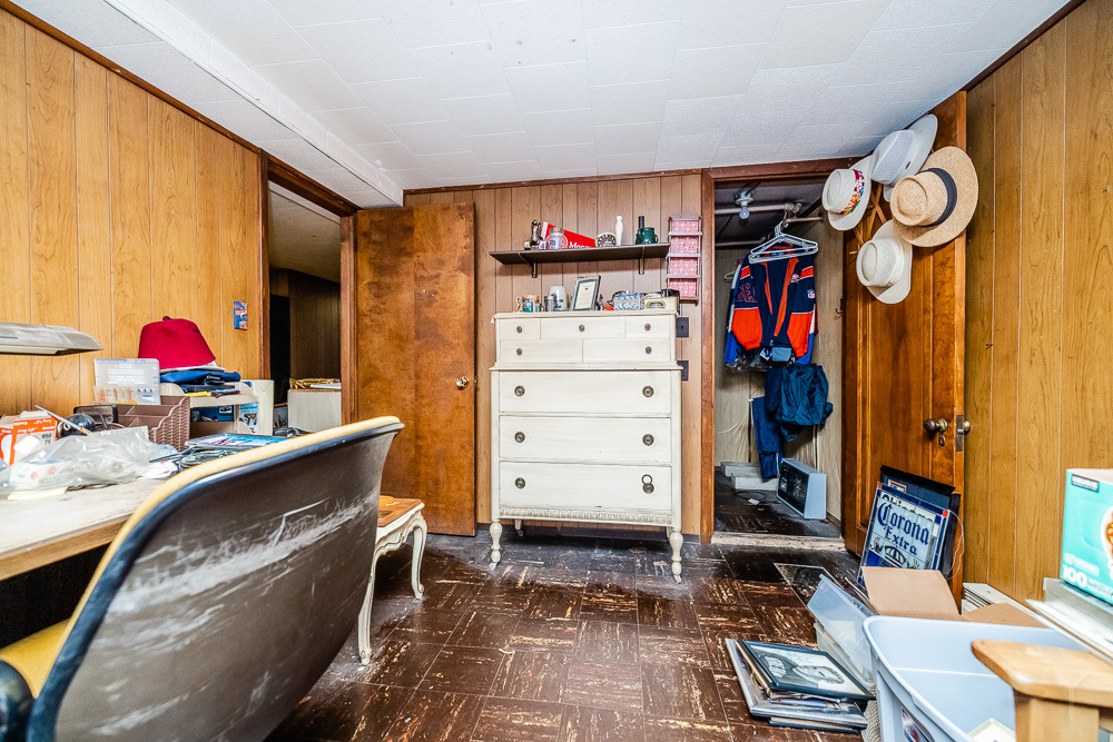 2933 Maple Avenue Berwyn, IL 60402 - Photo 38 of 49 a view of a workspace