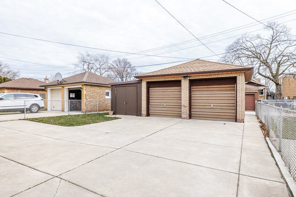 2933 Maple Avenue Berwyn, IL 60402 - Photo 47 of 49 a house with a outdoor space
