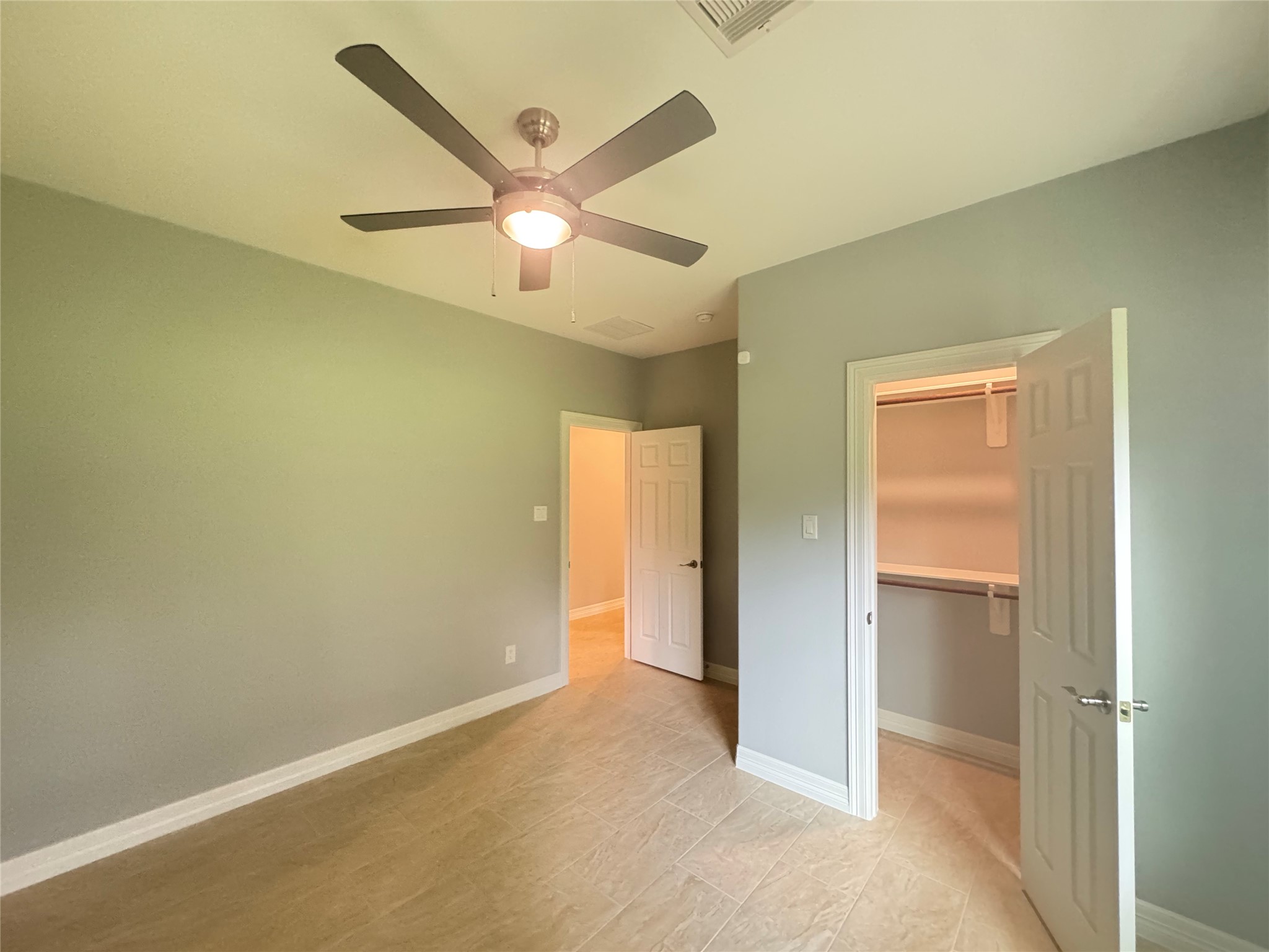 2010 Cherry Laurel Spring, TX 77386 - Photo 36 of 45 Reverse view of 2nd bedroom with closet