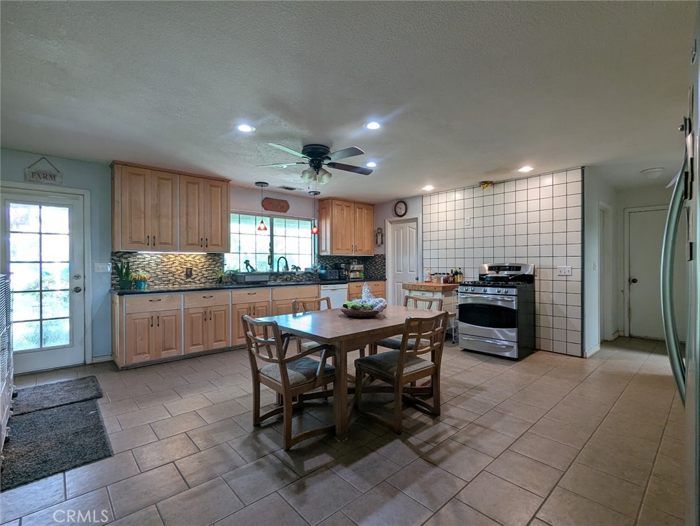 2304 Hutton Way Durham, CA 95938 - Photo 18 of 43 a kitchen with a table and chairs in it