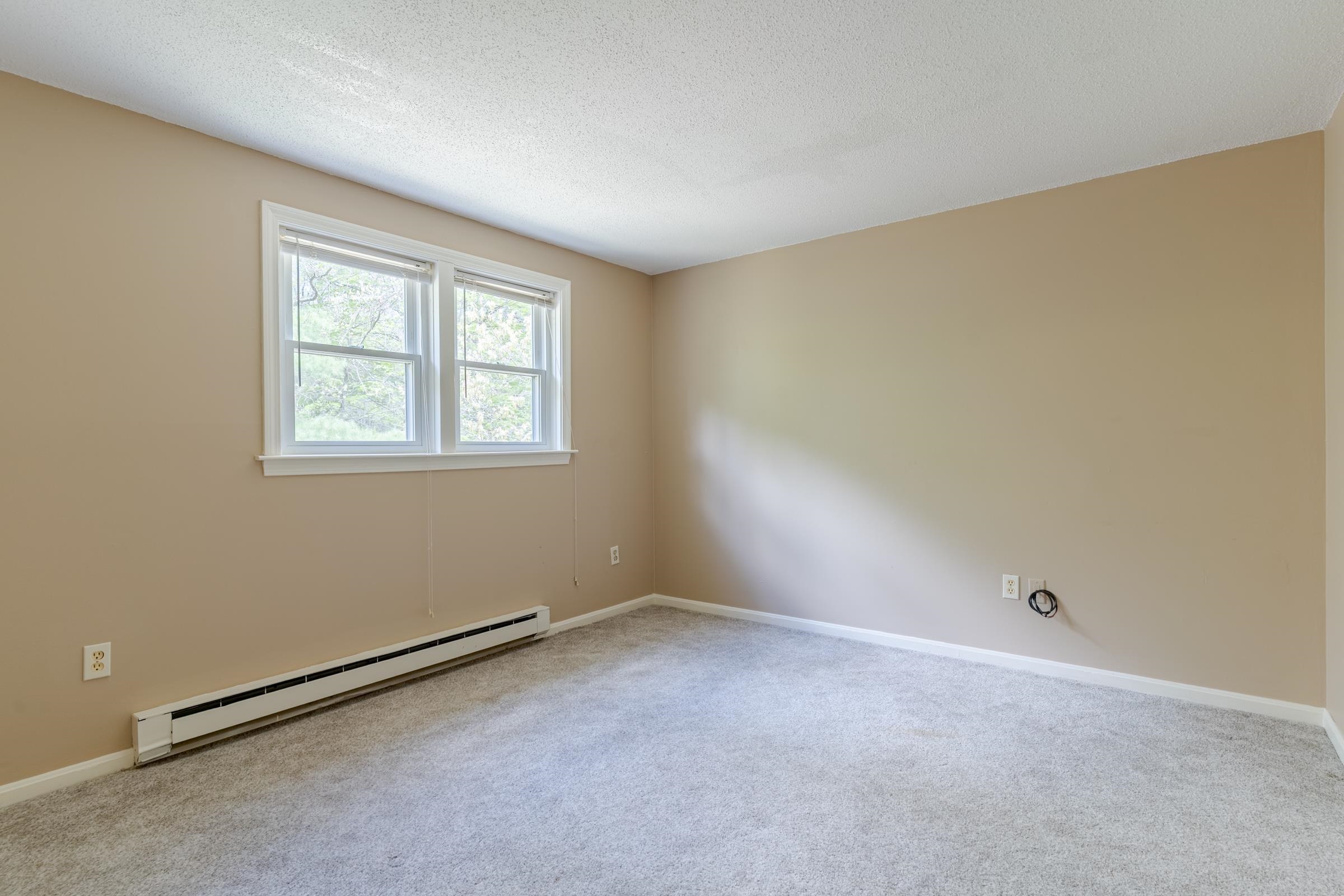 206 Hampstead Road Derry, NH 03038 - Photo 22 of 24