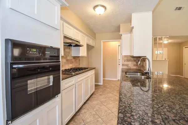 $2,000 | 3709 Elizabeth, Deer Park, TX 77536