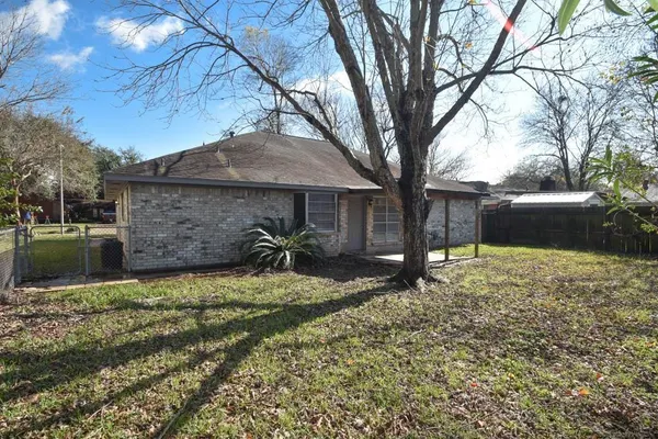 $2,000 | 3709 Elizabeth, Deer Park, TX 77536