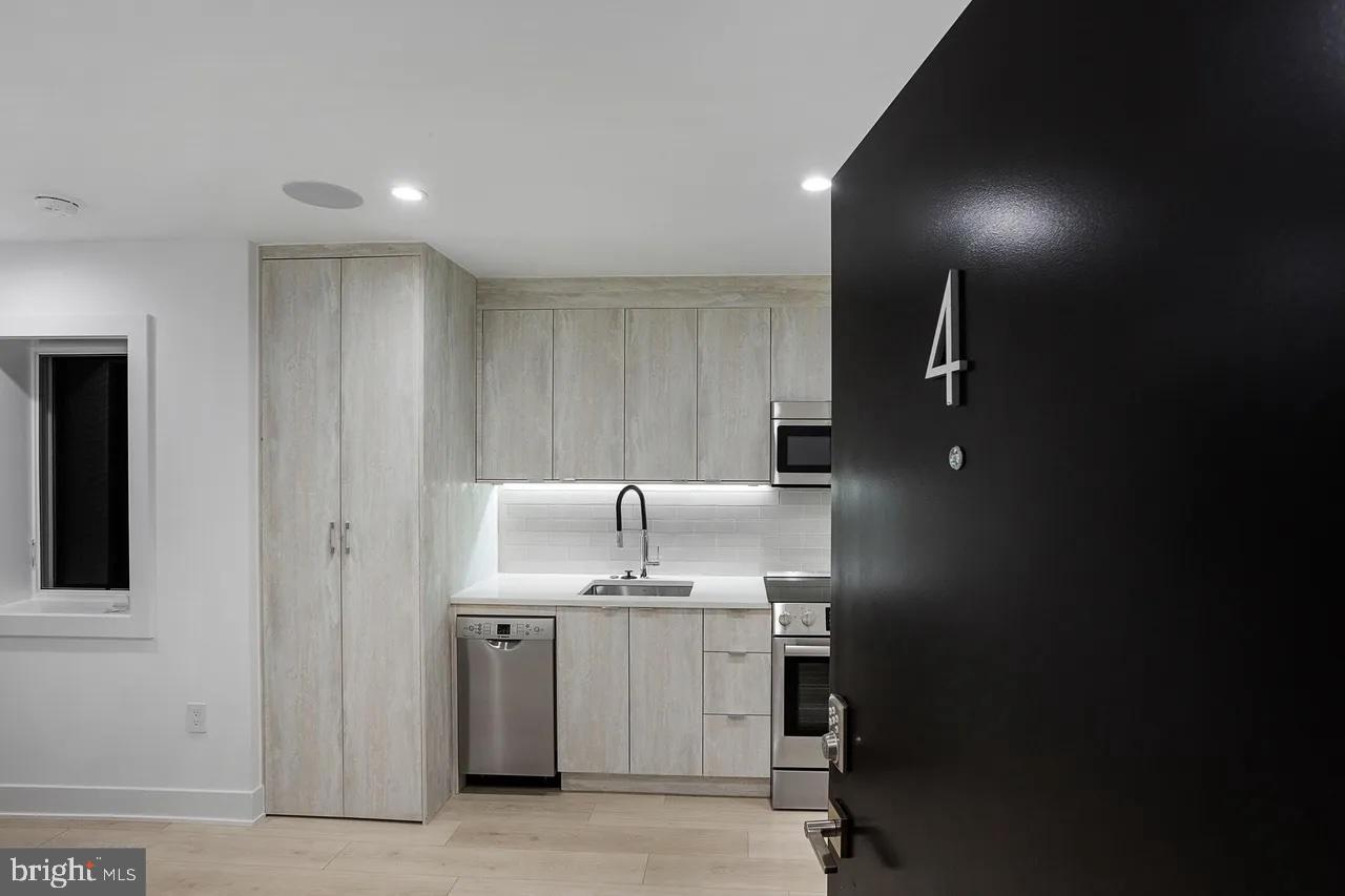 4 R Street Northwest, Unit 4 Washington, DC 20001 - Photo 1 of 38