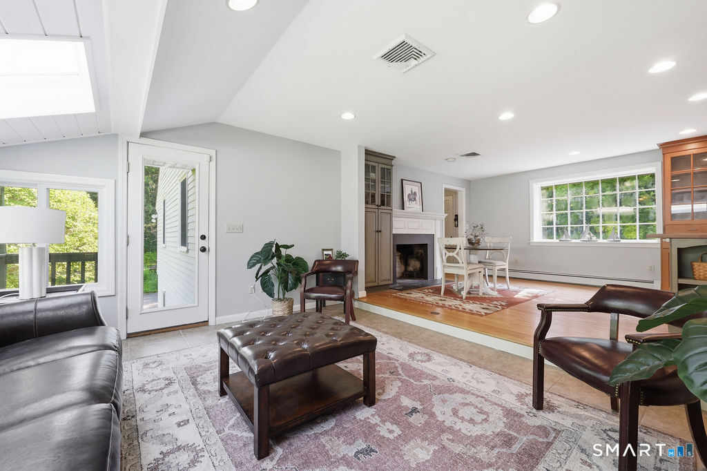 8 Penwood Road Bloomfield, CT 06002 - Photo 9 of 35