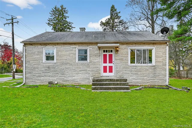 a front view of house with yard