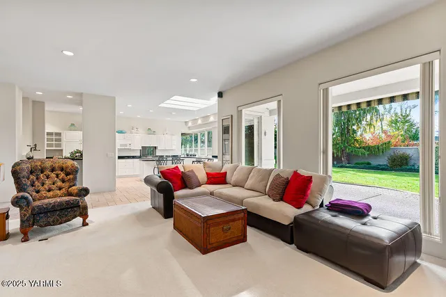 $779,500 | 704 Beacon Avenue, Yakima, WA 98901