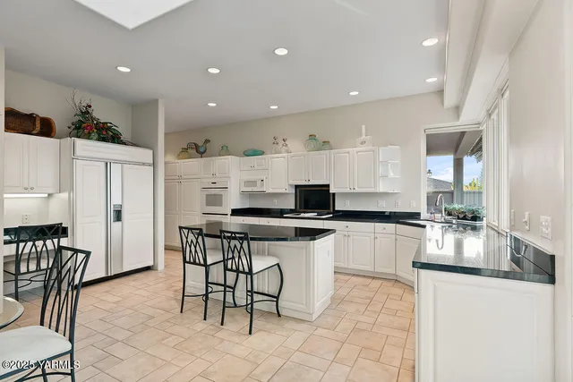 $779,500 | 704 Beacon Avenue, Yakima, WA 98901