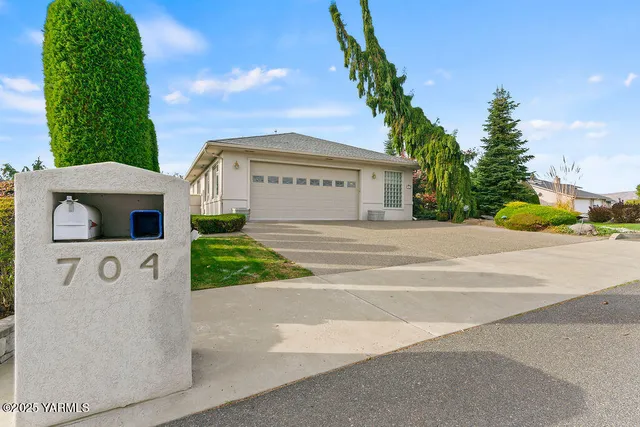 $779,500 | 704 Beacon Avenue, Yakima, WA 98901