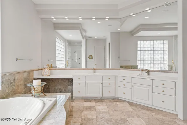 $779,500 | 704 Beacon Avenue, Yakima, WA 98901