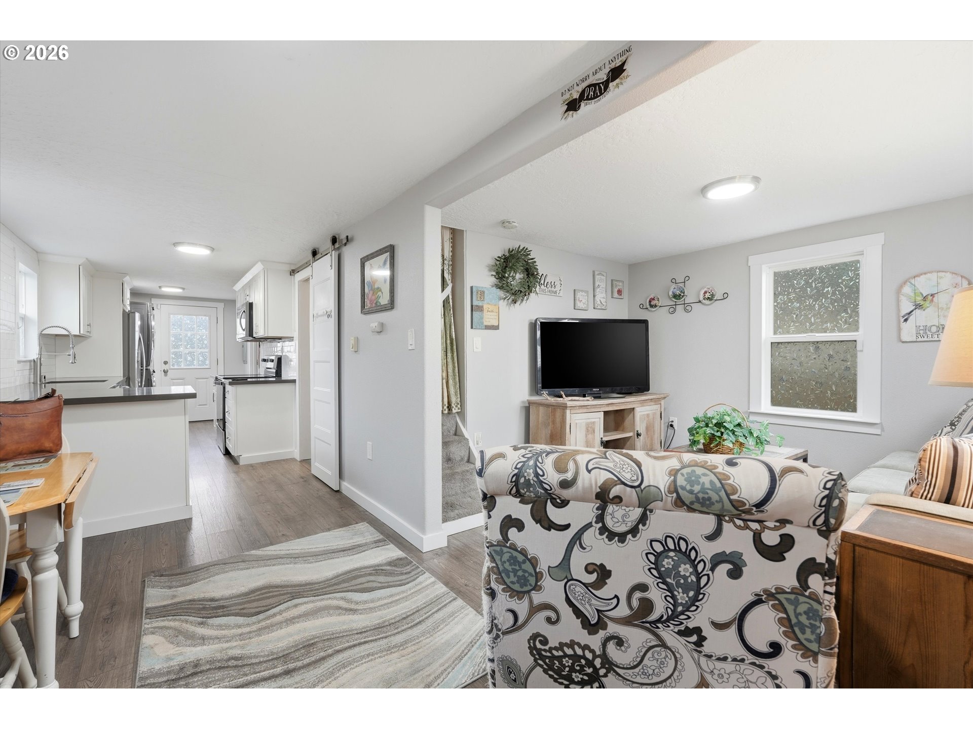 285 19th Avenue Longview, WA 98632 - Photo 6 of 27 a living room with furniture and a flat screen tv