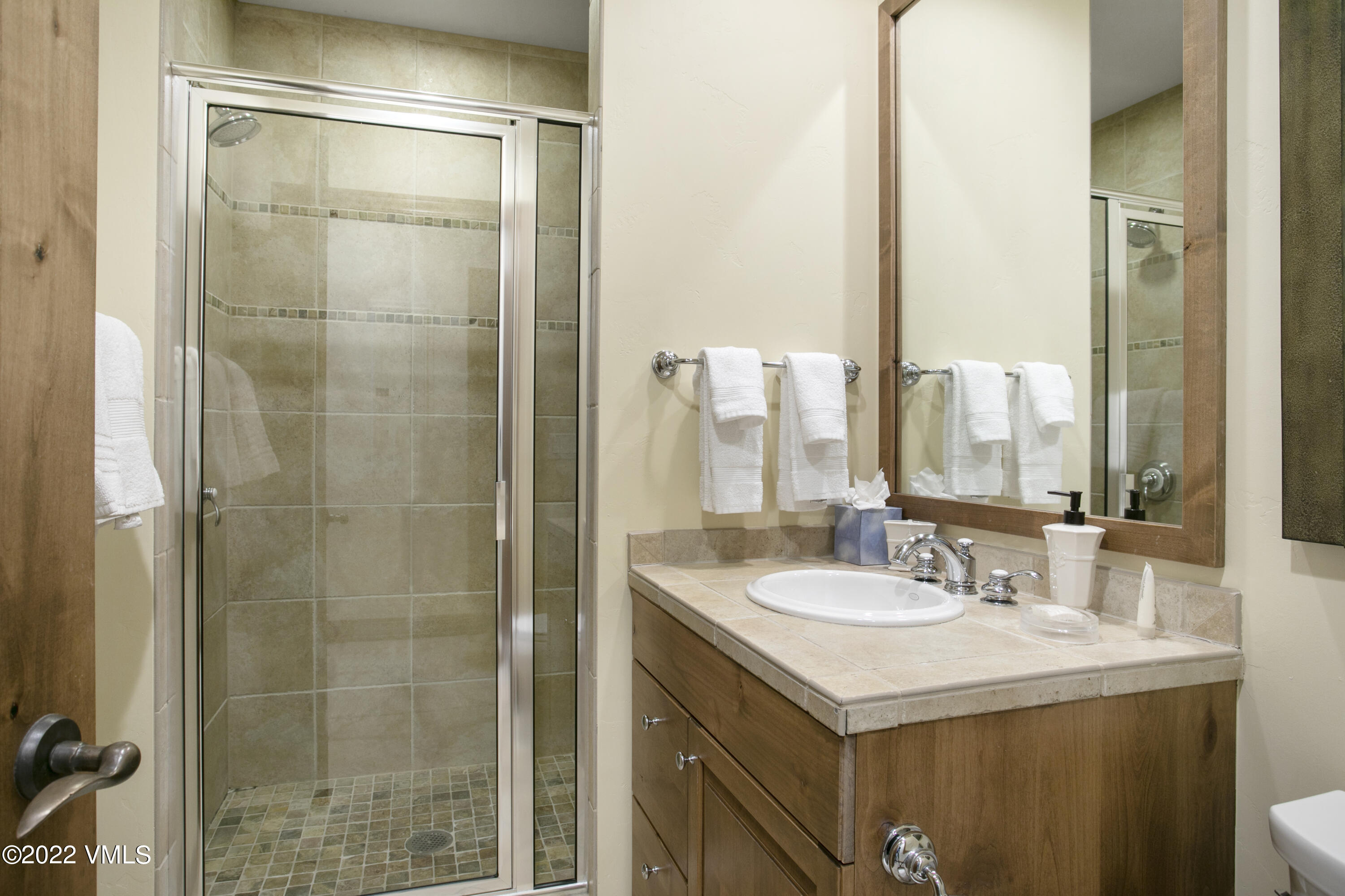 300 Prater Road, Unit B303 Beaver Creek, CO 81620 - Photo 17 of 38 a bathroom with a sink and a mirror