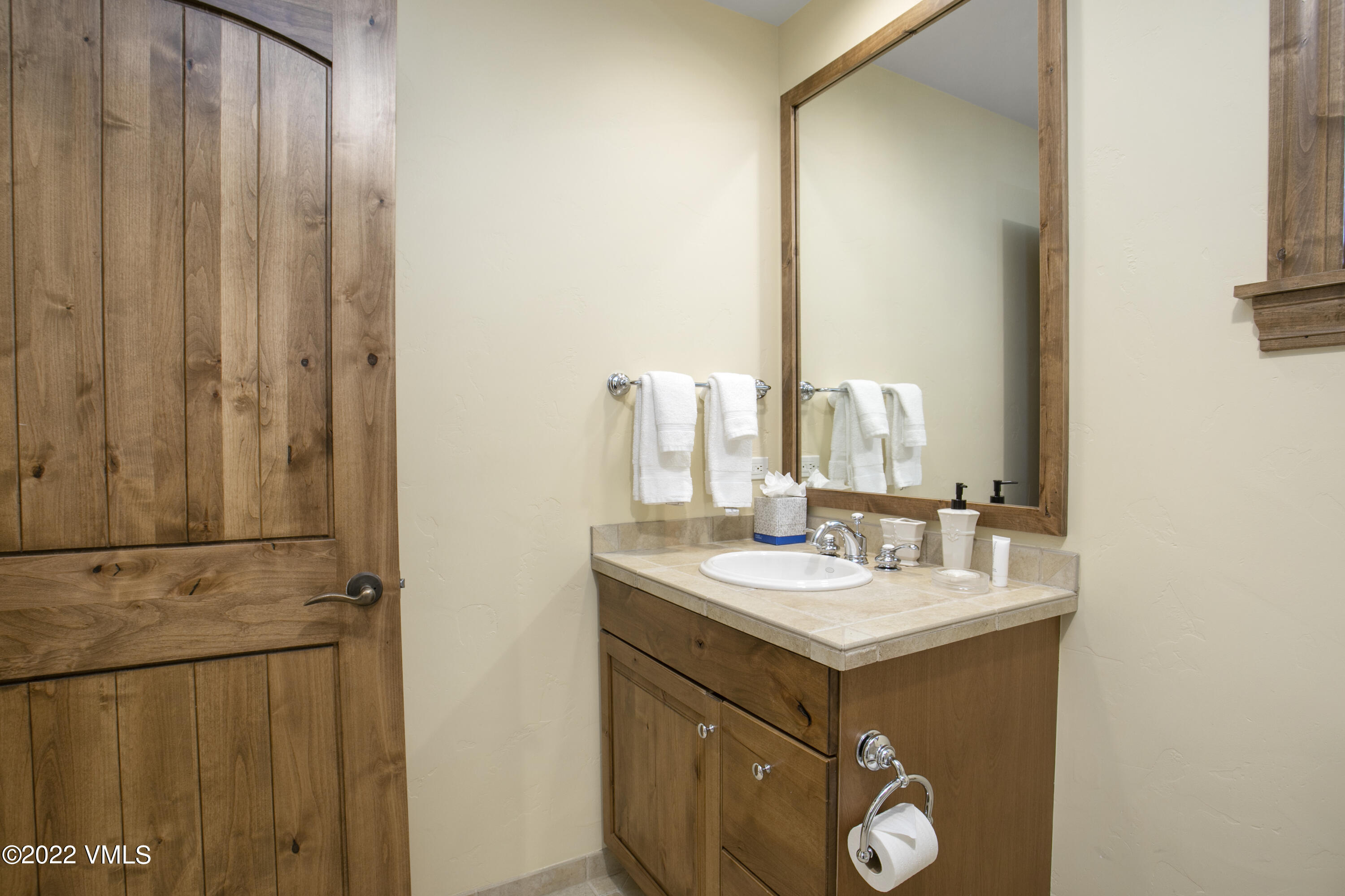 300 Prater Road, Unit B303 Beaver Creek, CO 81620 - Photo 20 of 38 a bathroom with a sink and a mirror