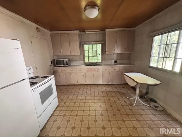 $99,900 | 206 South Van Buren Avenue, Fowler, IN 47944