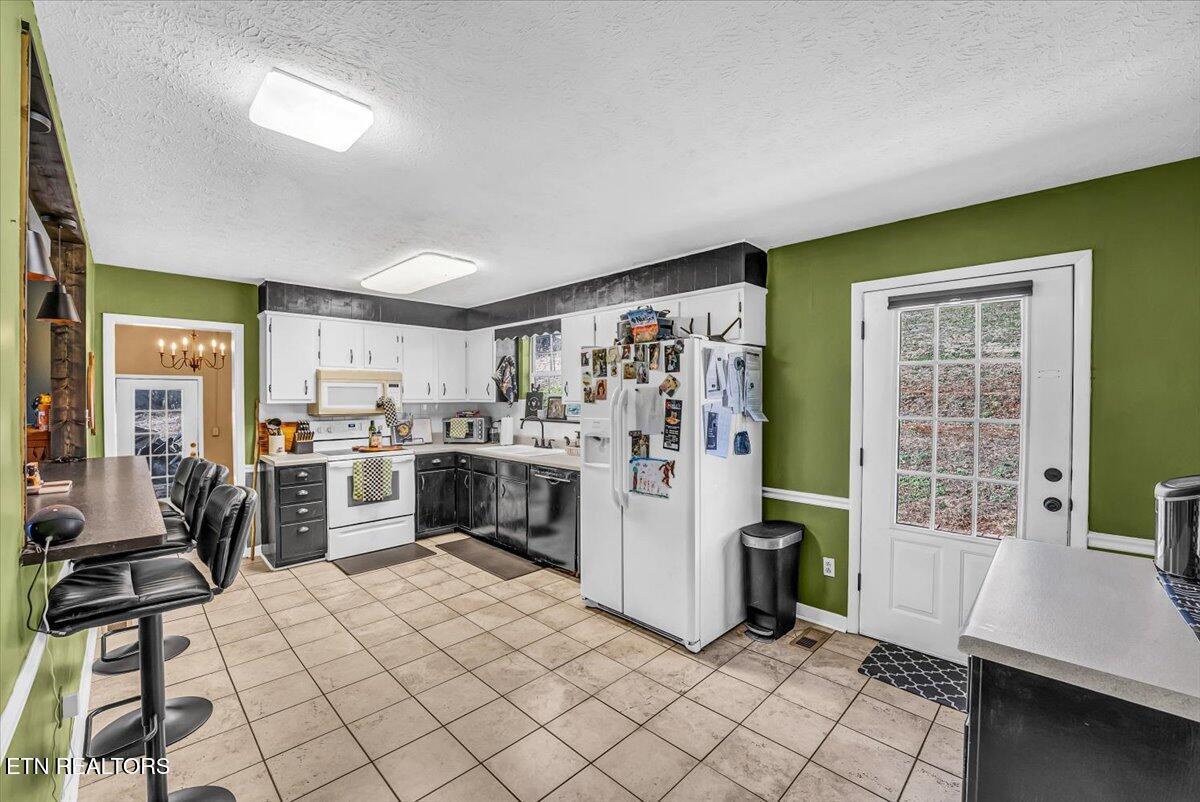 633 Sinking Springs Road Clinton, TN 37716 - Photo 11 of 40 11-Kitchen A1