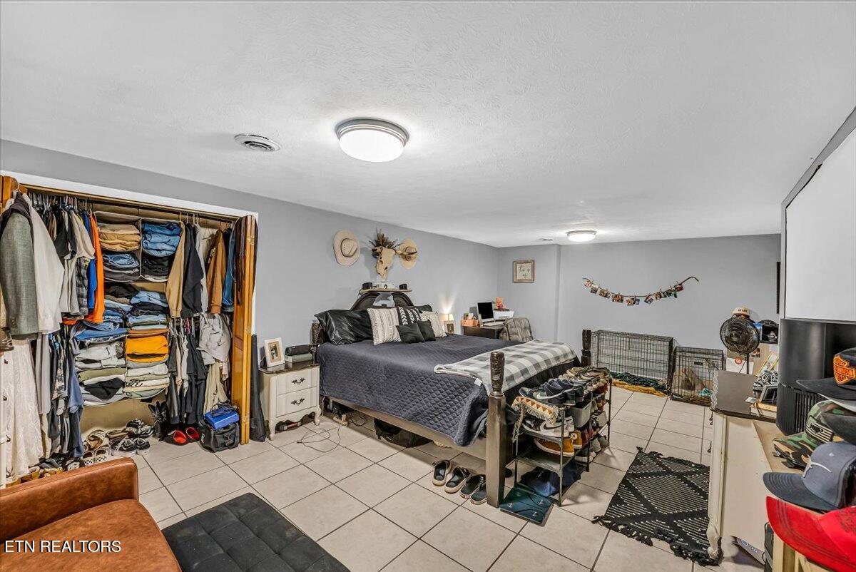 633 Sinking Springs Road Clinton, TN 37716 - Photo 15 of 40 15-Master Bedroom A2