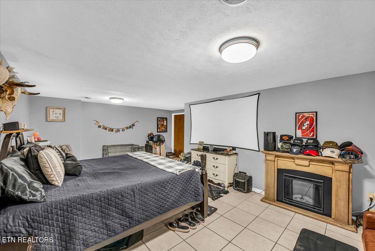 633 Sinking Springs Road Clinton, TN 37716 - Photo 16 of 40 16-Master Bedroom A3