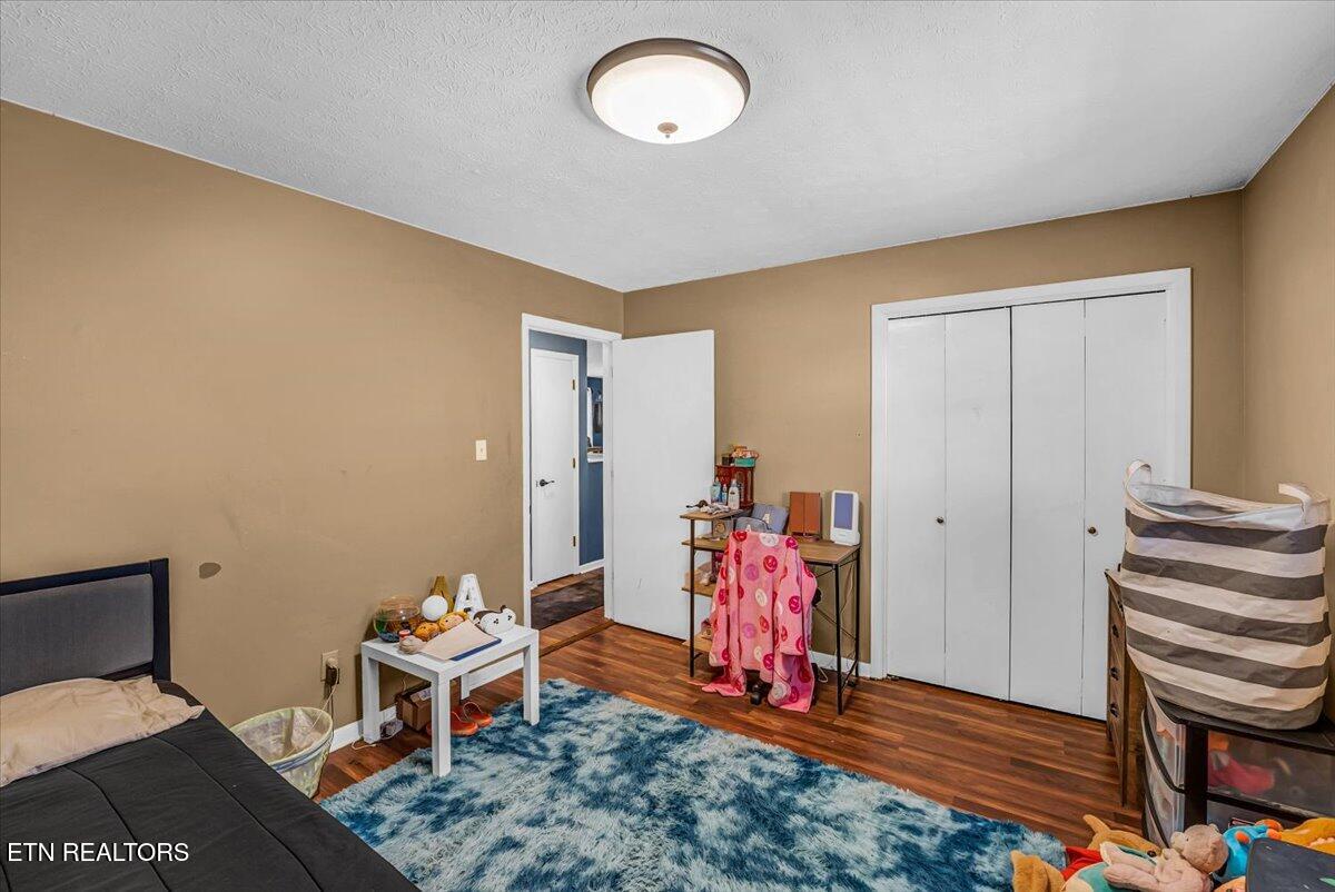 633 Sinking Springs Road Clinton, TN 37716 - Photo 19 of 40 19-1st Bedroom A2