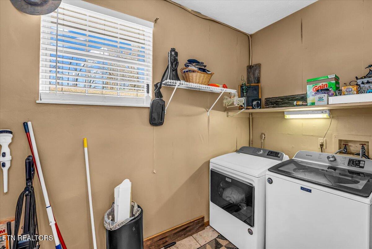 633 Sinking Springs Road Clinton, TN 37716 - Photo 27 of 40 27-Washer A1