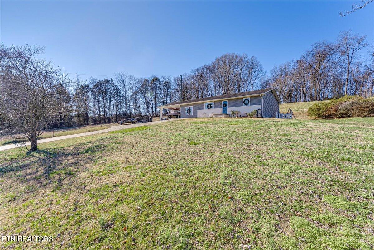 633 Sinking Springs Road Clinton, TN 37716 - Photo 29 of 40 29-Front yard A1