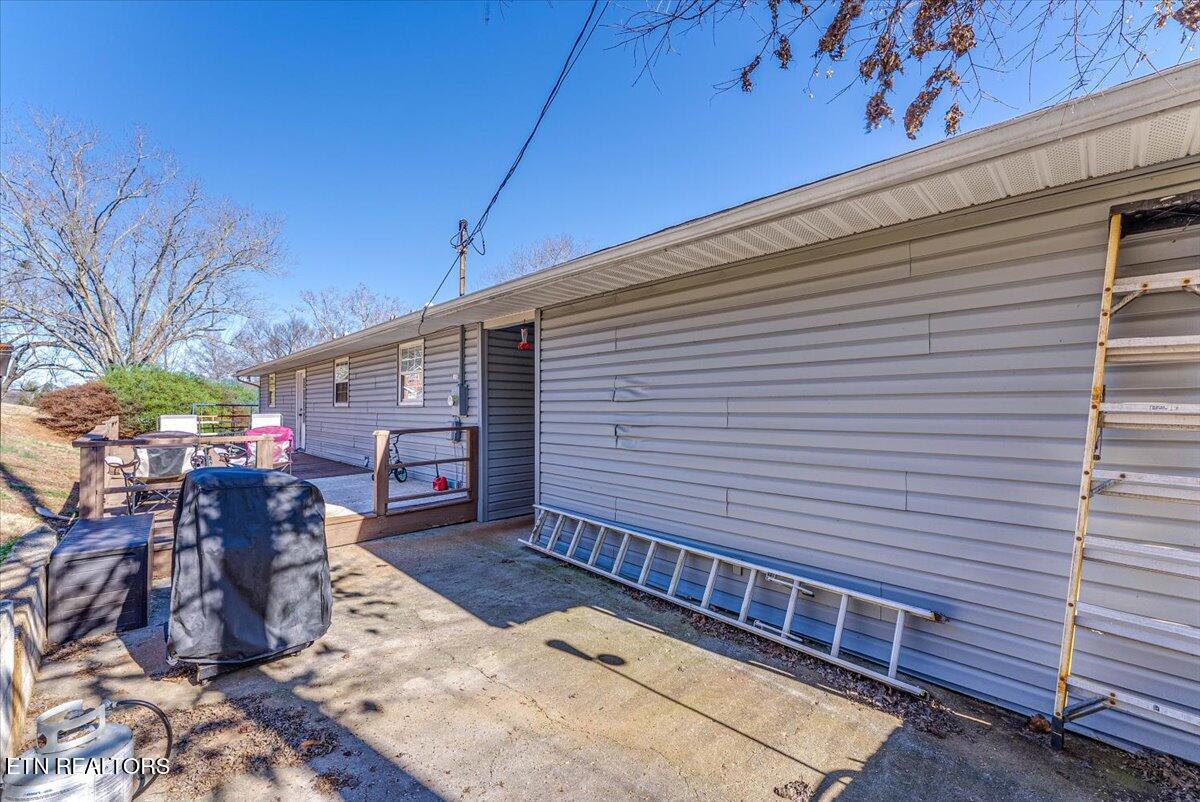 633 Sinking Springs Road Clinton, TN 37716 - Photo 33 of 40 33-Patio A3