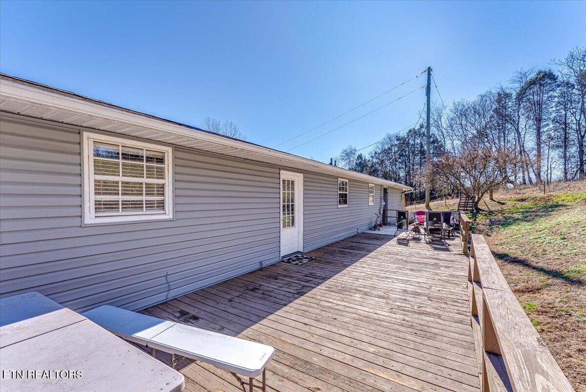 633 Sinking Springs Road Clinton, TN 37716 - Photo 36 of 40 36-Deck A3
