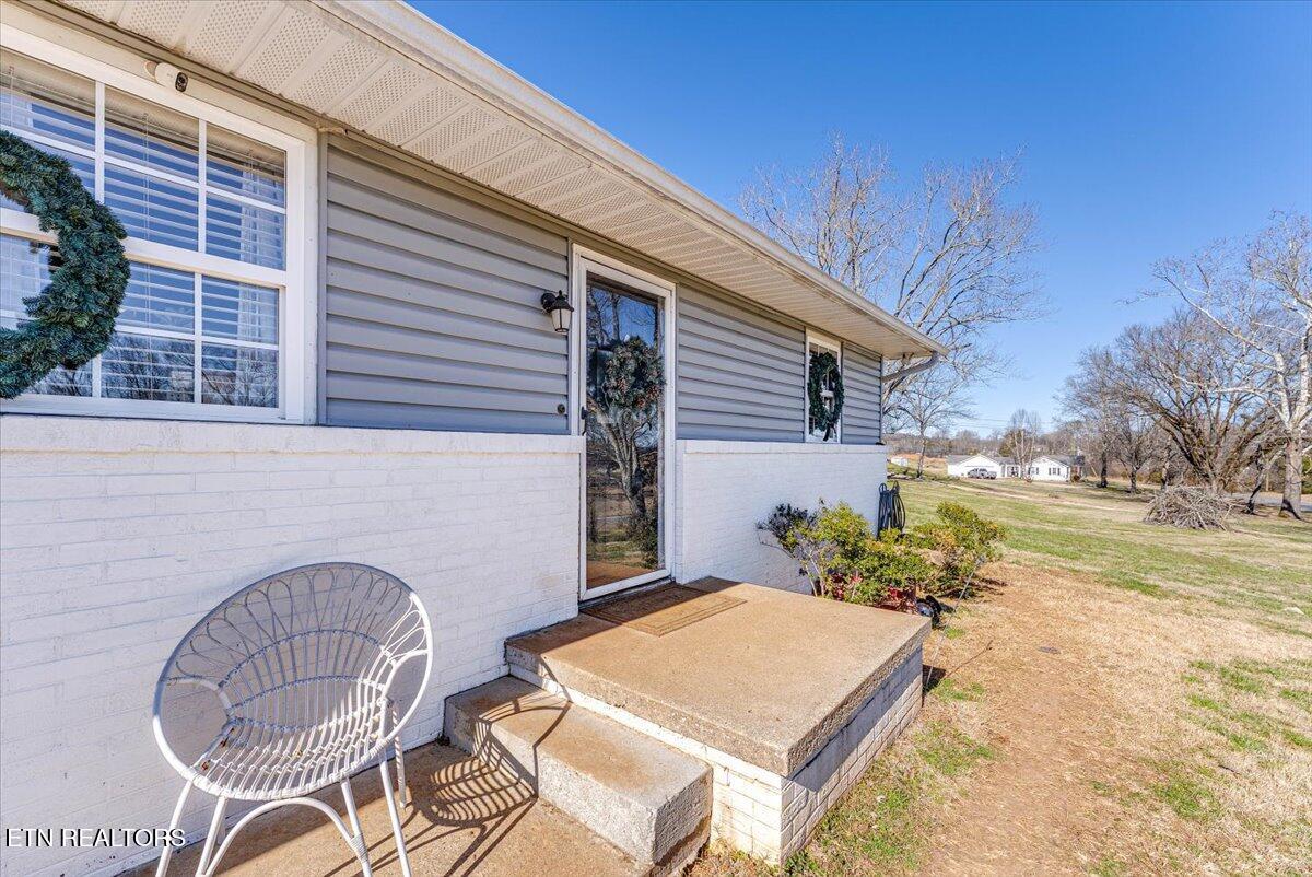 633 Sinking Springs Road Clinton, TN 37716 - Photo 4 of 40 04-Front Door A1