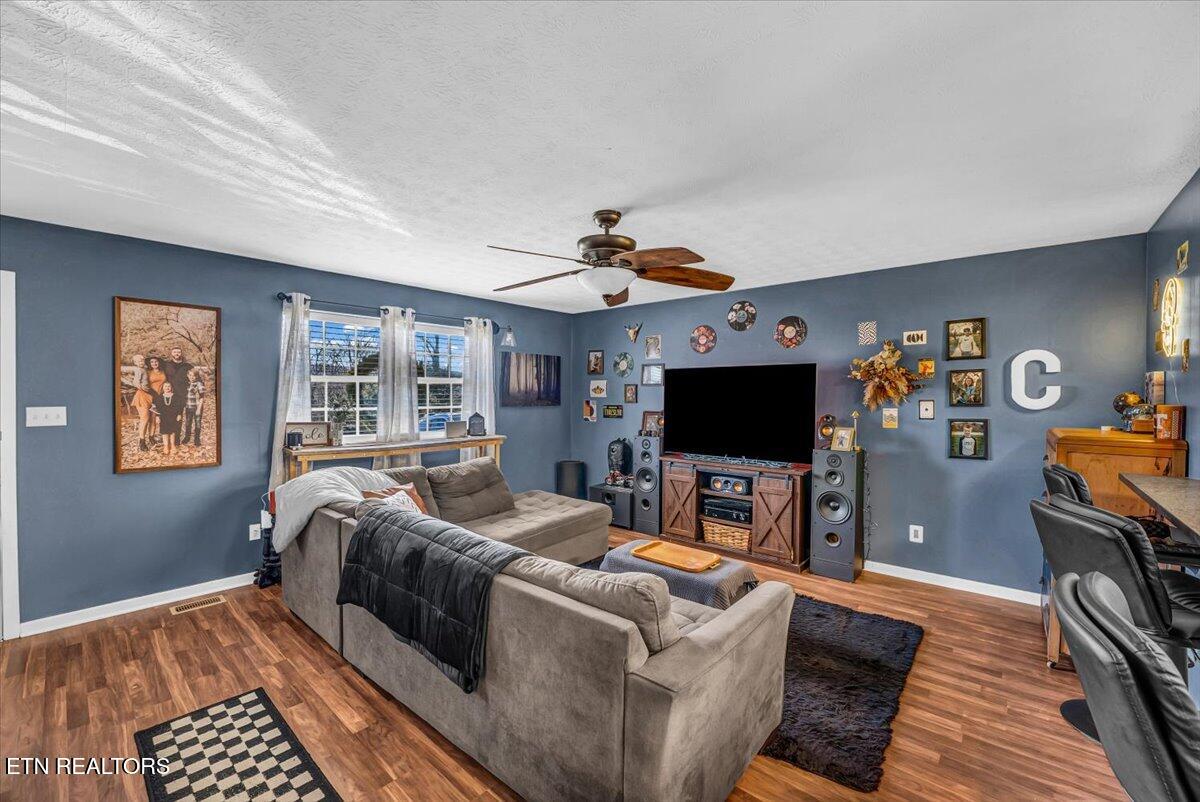 633 Sinking Springs Road Clinton, TN 37716 - Photo 9 of 40 09-Living Room A4