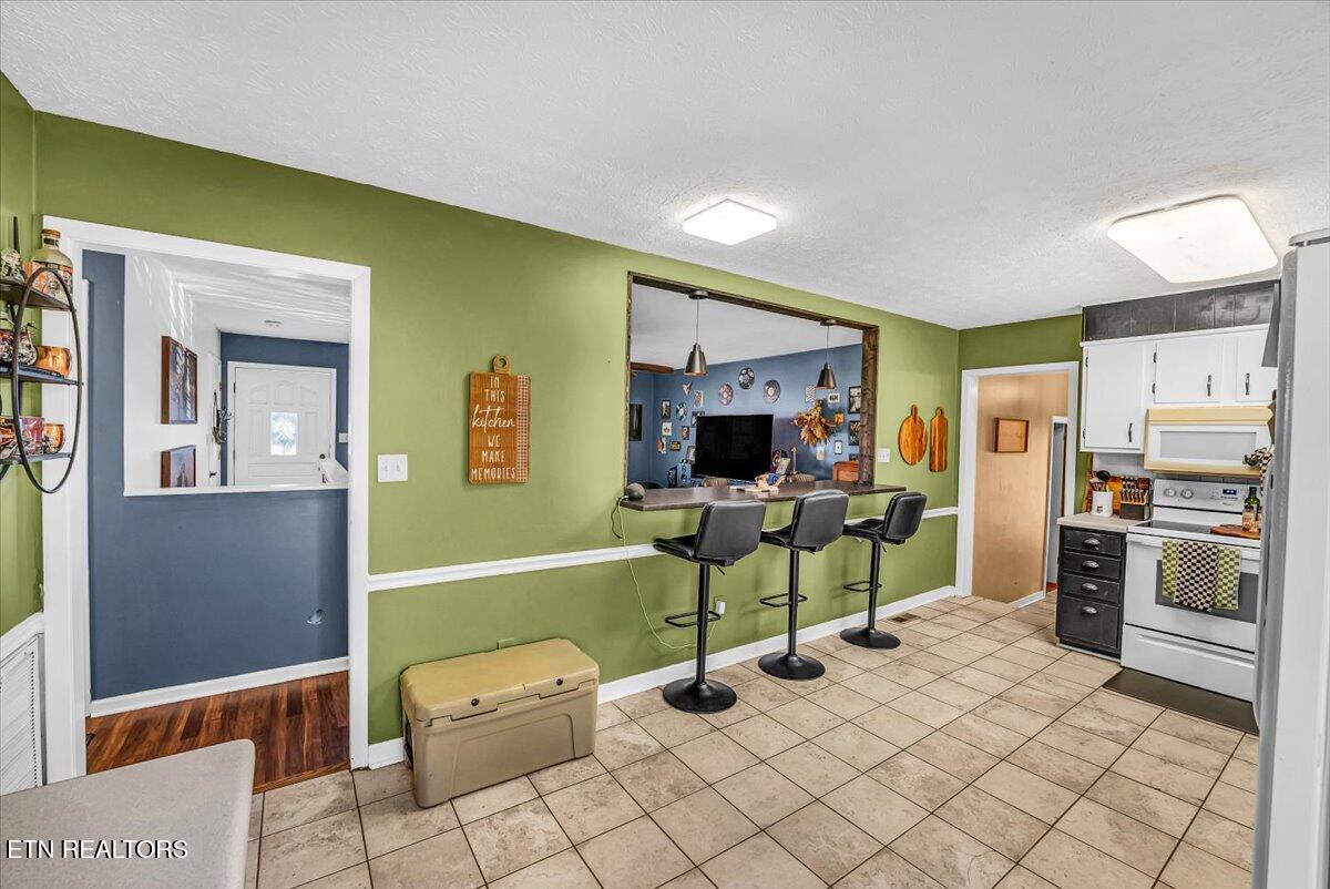 633 Sinking Springs Road Clinton, TN 37716 - Photo 10 of 40 10-Kitchen A2