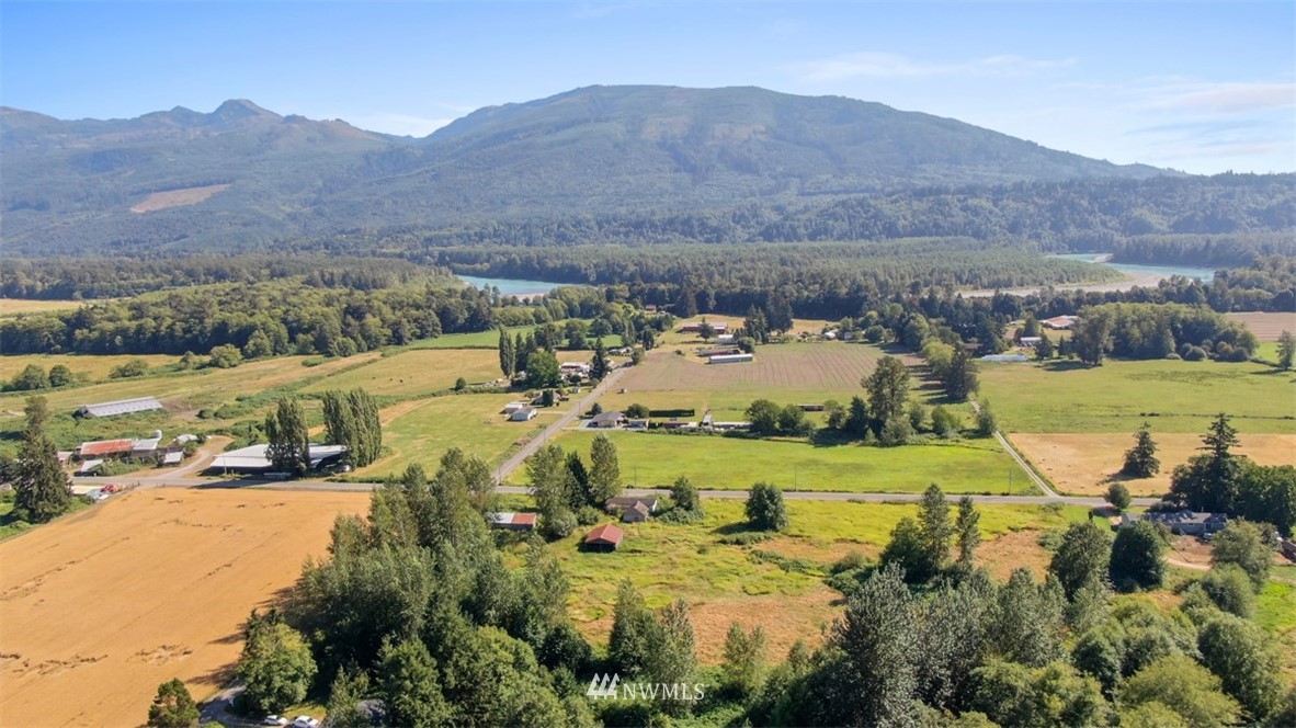 27135 Hoehn Road Sedro-Woolley, WA 98284 - Photo 3 of 10 Gallery Image 3